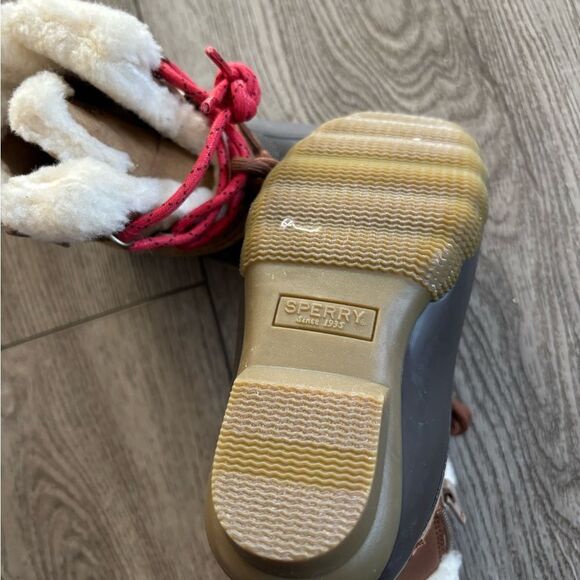 Sperry Brown Boots with Pink Laces - Picture 6 of 6